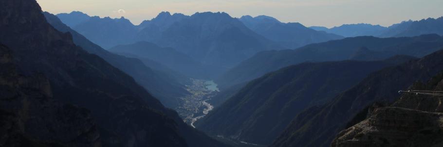 Klarer Blick ins Tal hinab.