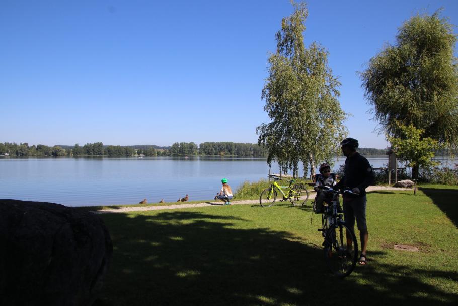 Wir stoppen beim bayrischen Italiener direkt am See.