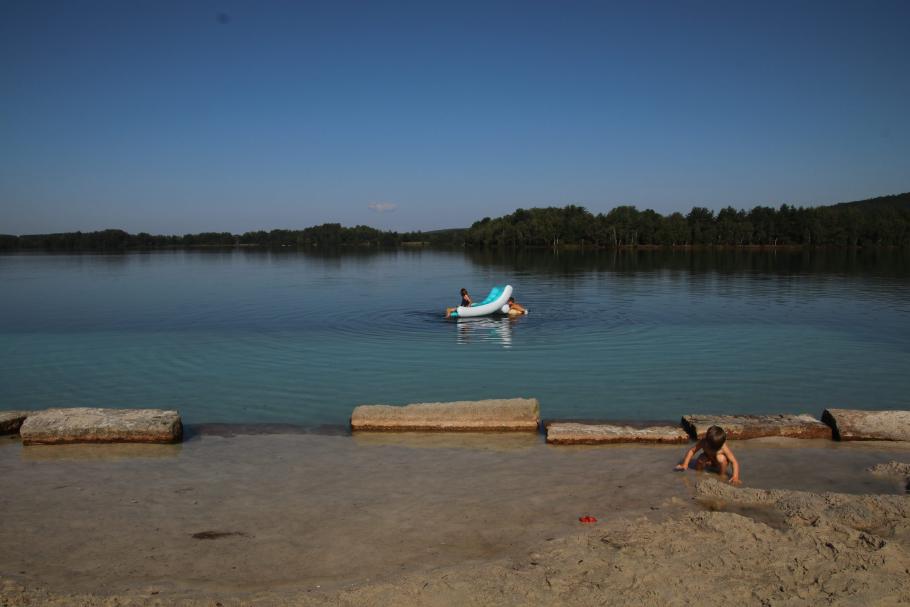 Es ist sommerlich warm und kein Lüftchen weht.