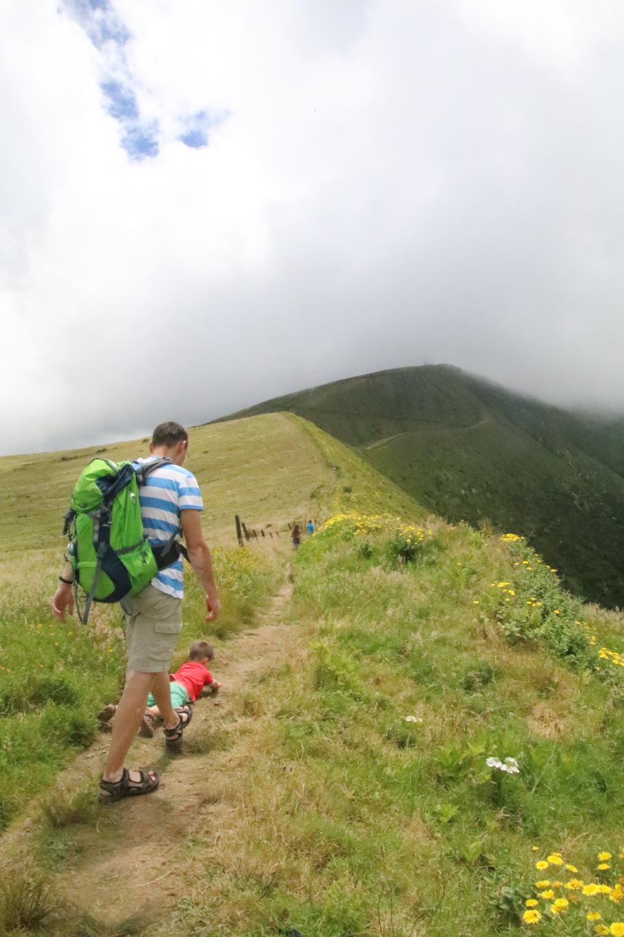 Ein übermüdeter Mattis vermisst kurz mal die Strecke.