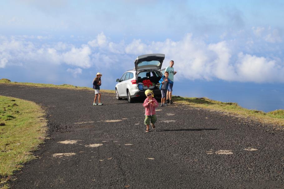 Als Anke vom Fotografieren zurück kommt, ist die Hälfte der Brötchen schon weg