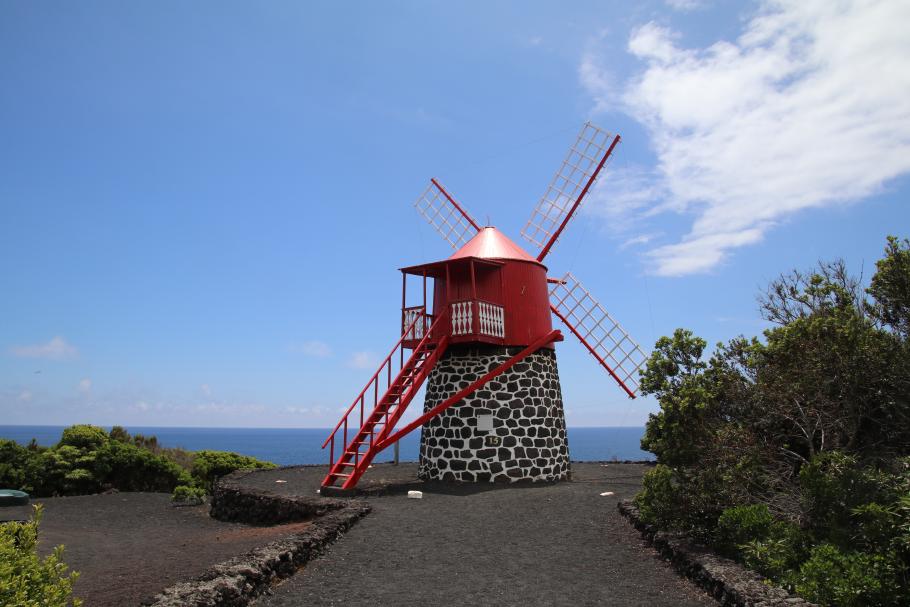 Typische Mühle auf der Insel