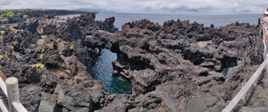 Dieses natürliche Kanalsystem würde ich gerne mal bei hohem Seegang sehen