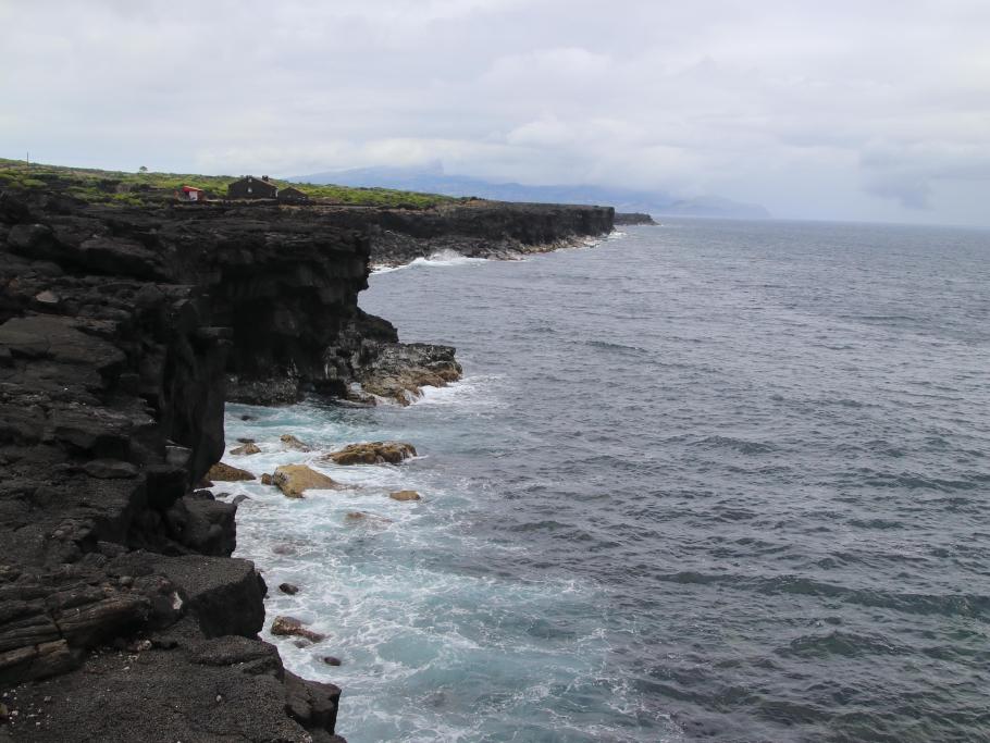 Schroffe Schönheit der Lava-Klippen