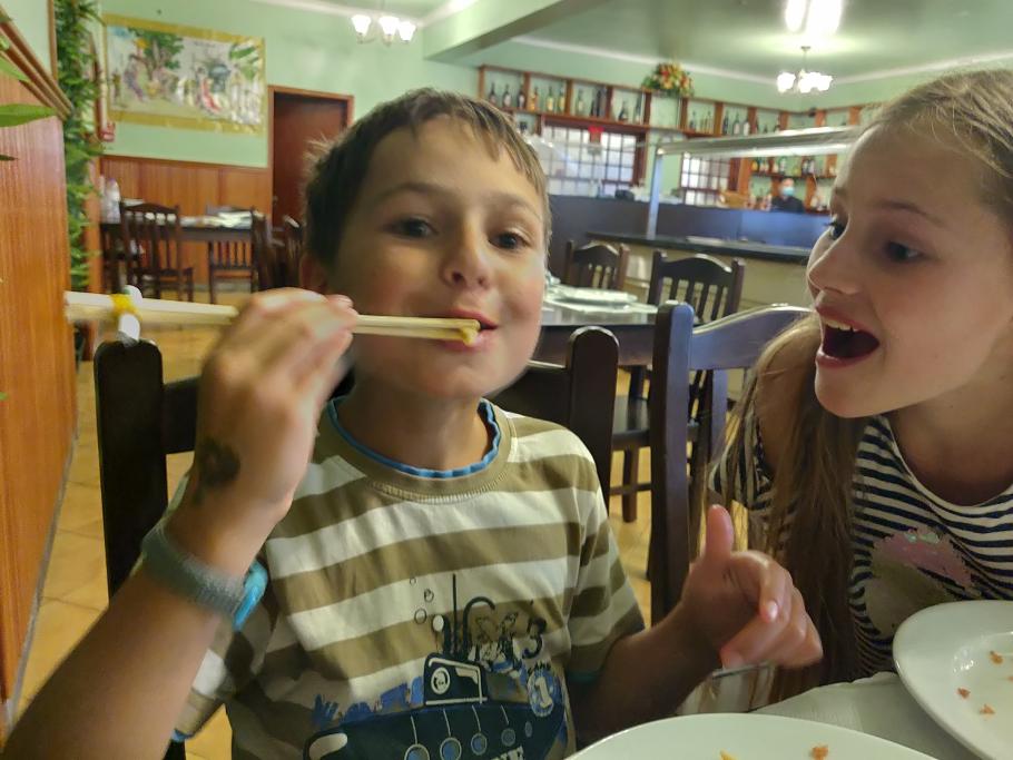 Pommes mit Stäbchen