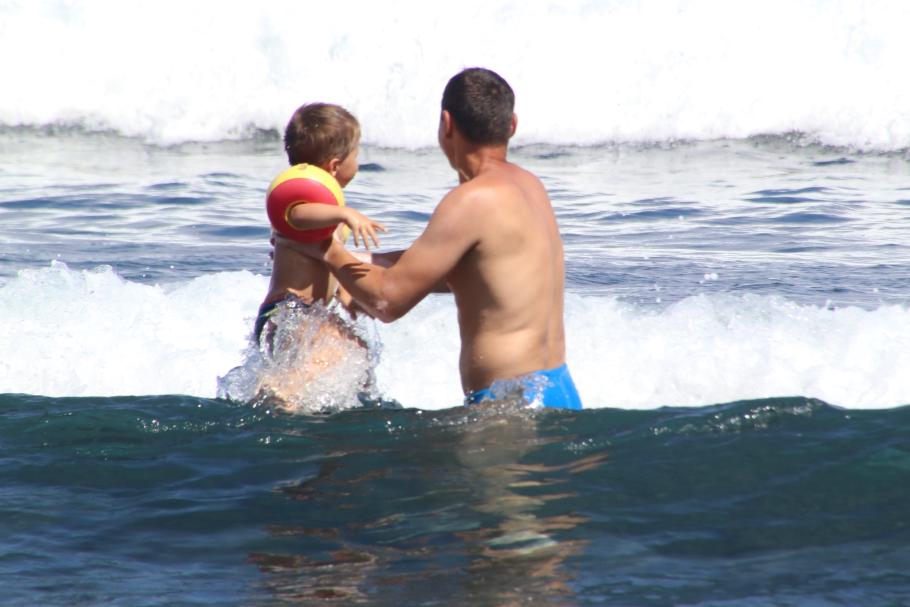 Mattis hat schließlich auch Lust auf die Wellen bekommen