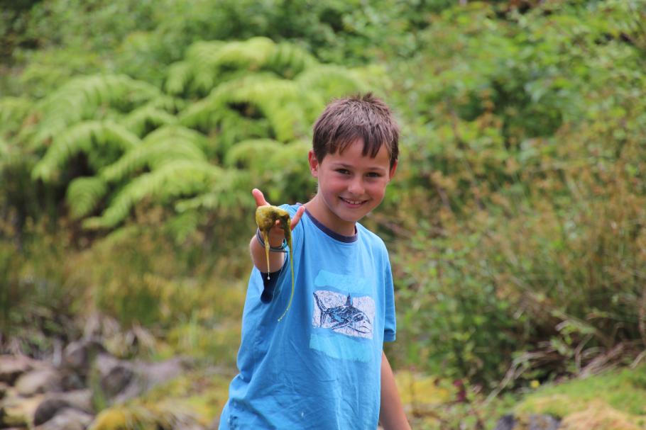 Der grüne Glibber begeistert die Kinder natürlich
