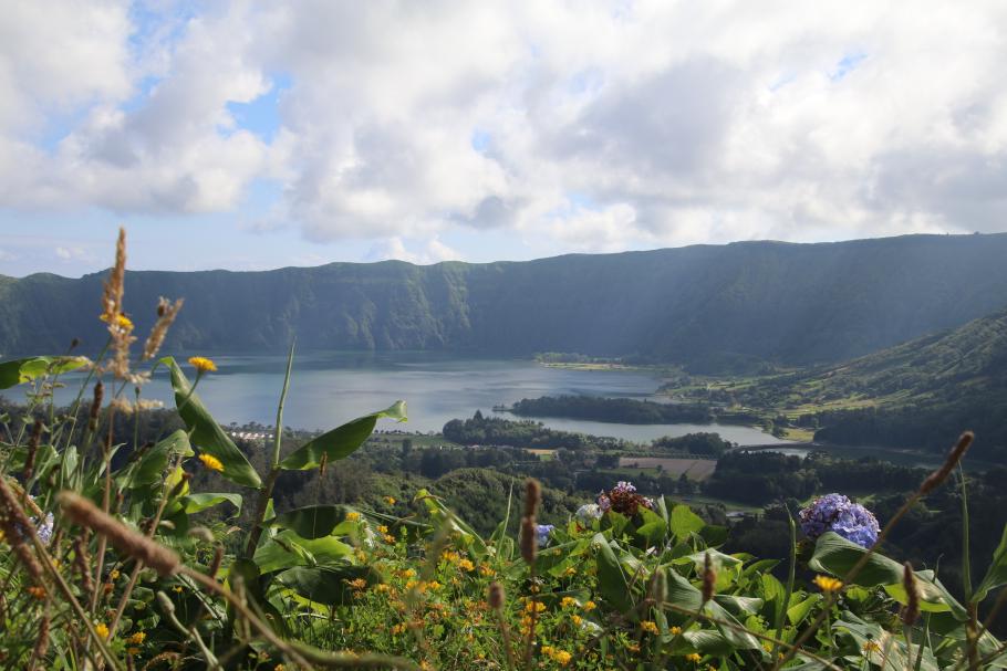 Den ganzen Weg entlang haben wie gute Sicht auf die Ebene