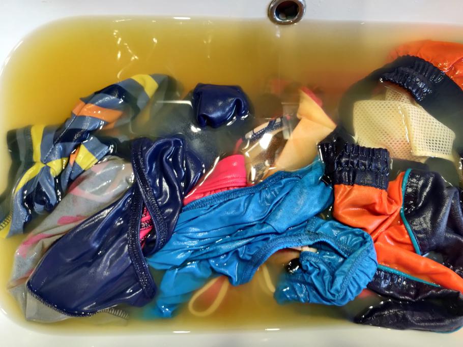 Wir bauen das Thermalbecken im Bad im Maßstab 1:100 nach