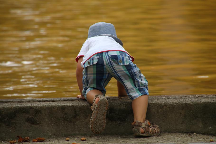 Mattis fühlt schonmal vor.