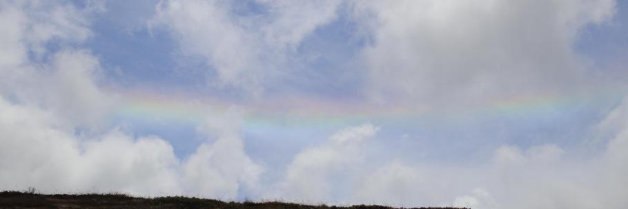 Der Regen ist schnell vorbei und hinterlässt einen Regenbogen