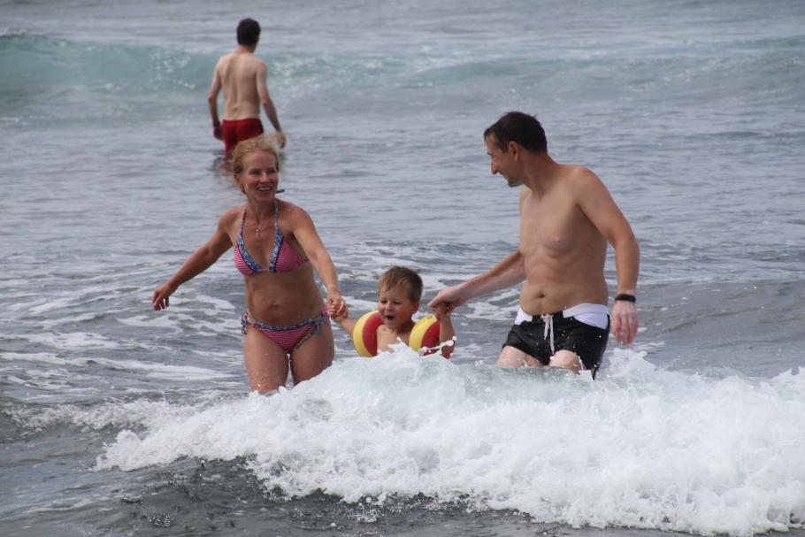 Mattis darf auch in die Wellen