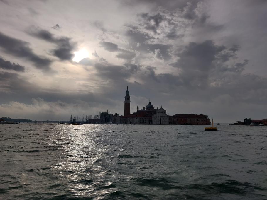 Selbst jede kleinere Insel ist bis ans Meer bebaut