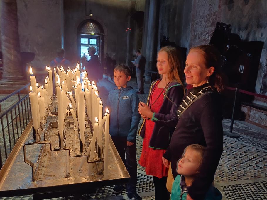 Bis zu Anke&rsquo;s Geburtstag sind es noch ein paar Tage - die Kerzen bleiben erstmal an