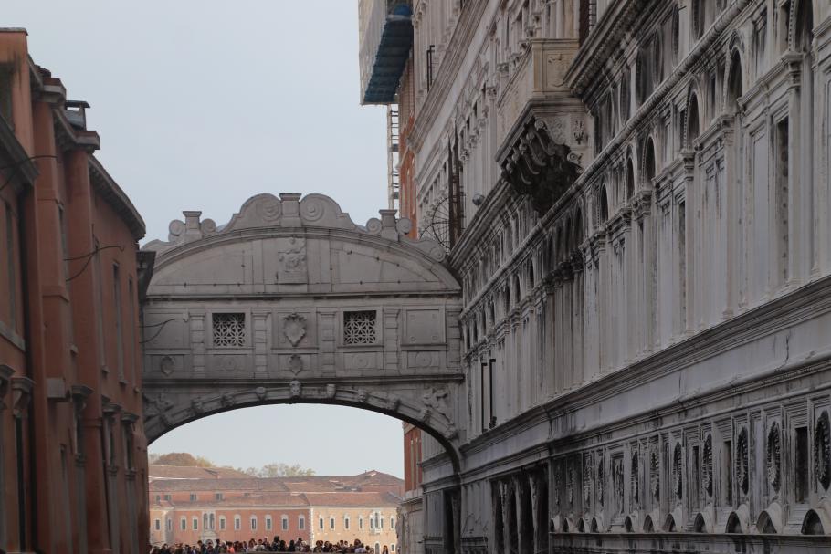 Die Seufzerbrücke am Dogenpalast