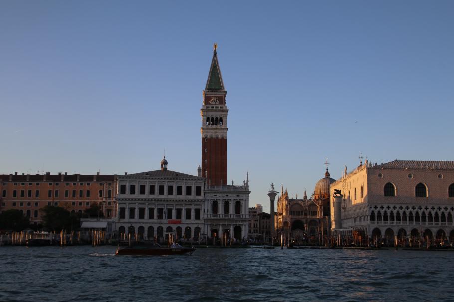 Auf der Heimfahrt kommen wir wieder am Markusdom und Dogenpalast vorbei