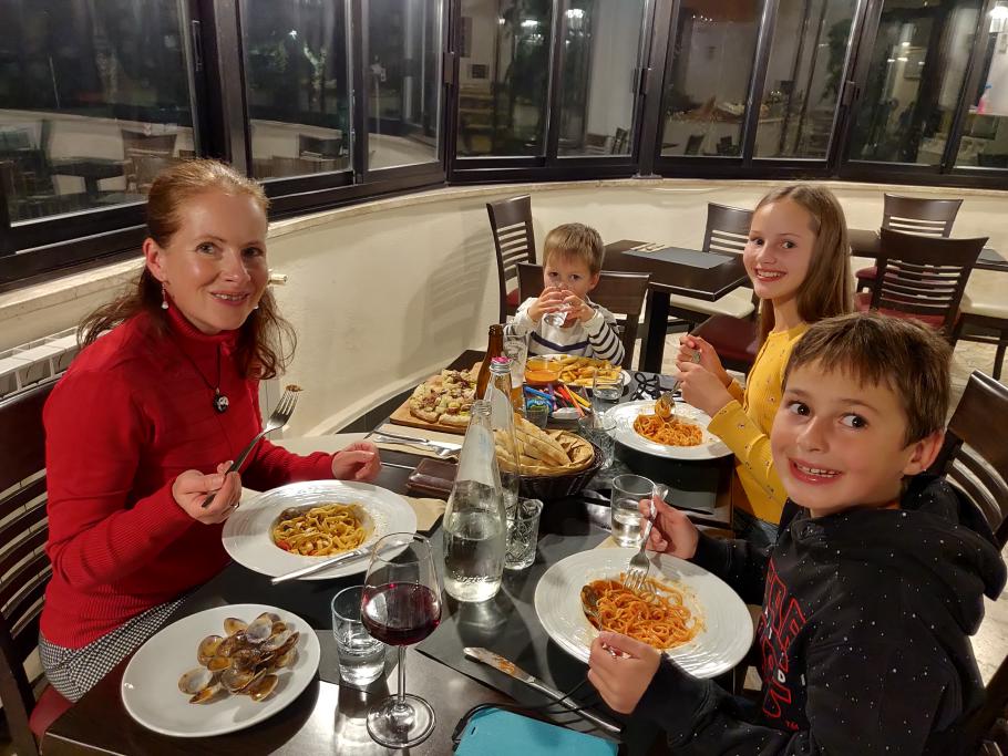 Vor dem Schlafen werden die verbrauchten Kalorien wieder aufgefüllt