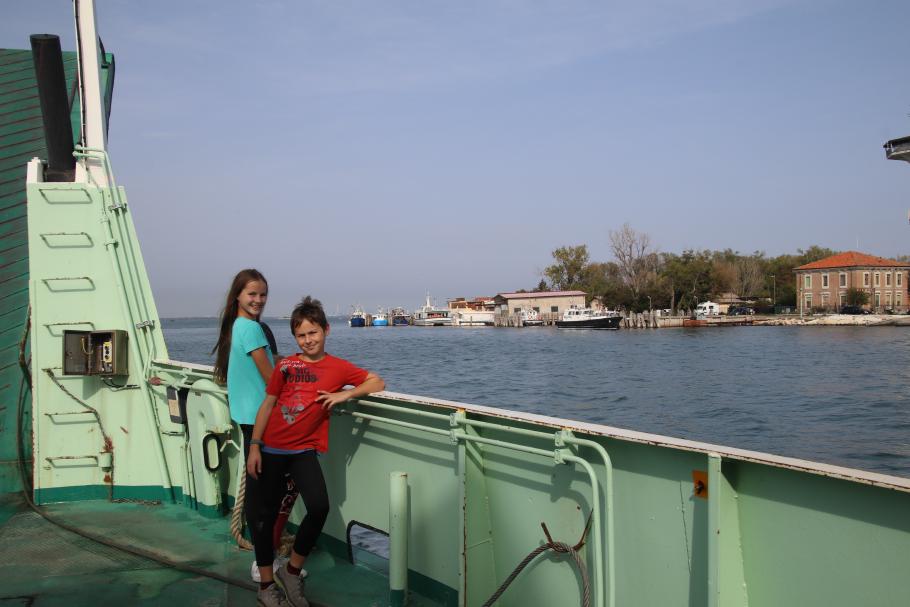 Die Fähre bringt uns von Lido nach Pellestrina