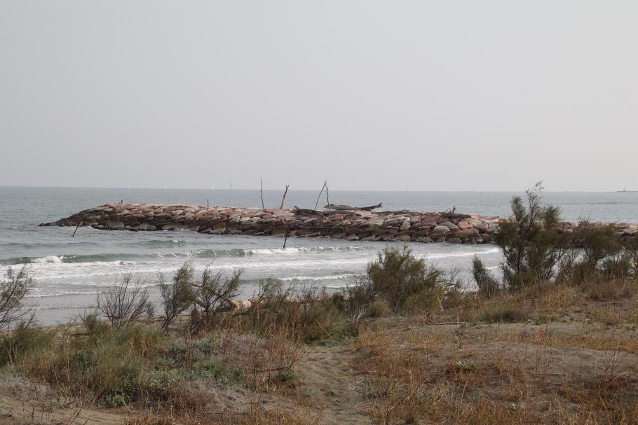 Östlich der Mauer erstreckt sich die Adria