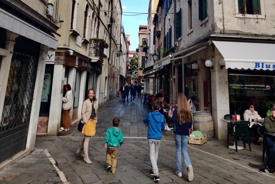 erkunden kleinere Gassen,