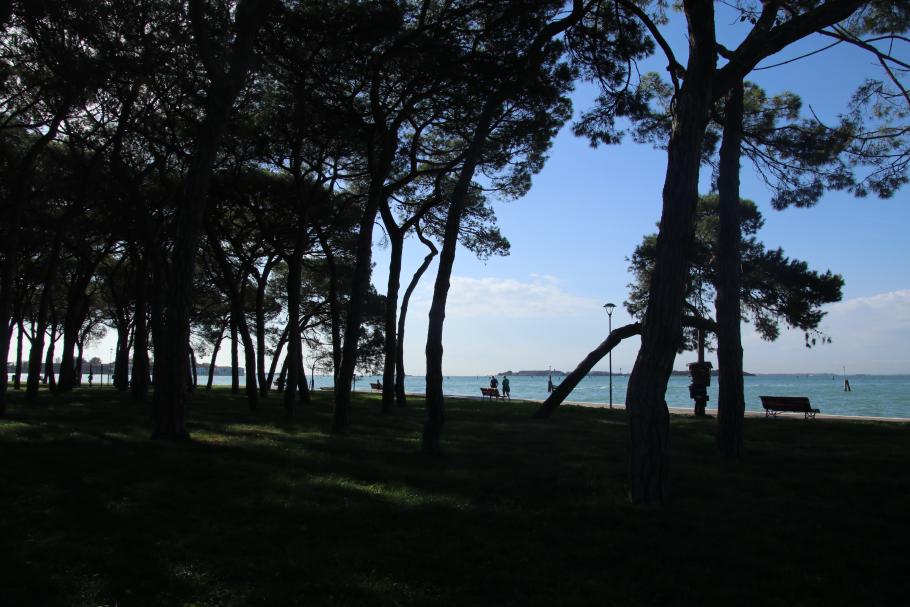 Der östliche Stadtteil &ldquo;Castello&rdquo; besteht aus weiten Alleen und großen Parks