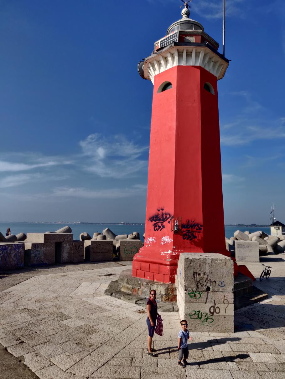 Leuchtet auch tagsüber unübersehbar