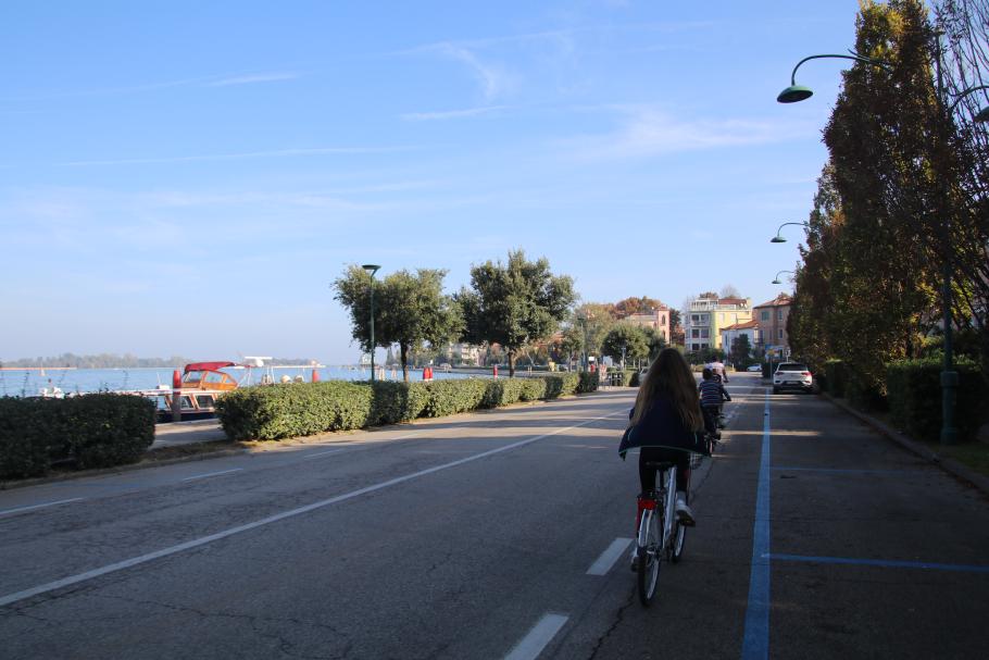 Wir radeln zunächst die Promenadenstraße entlang