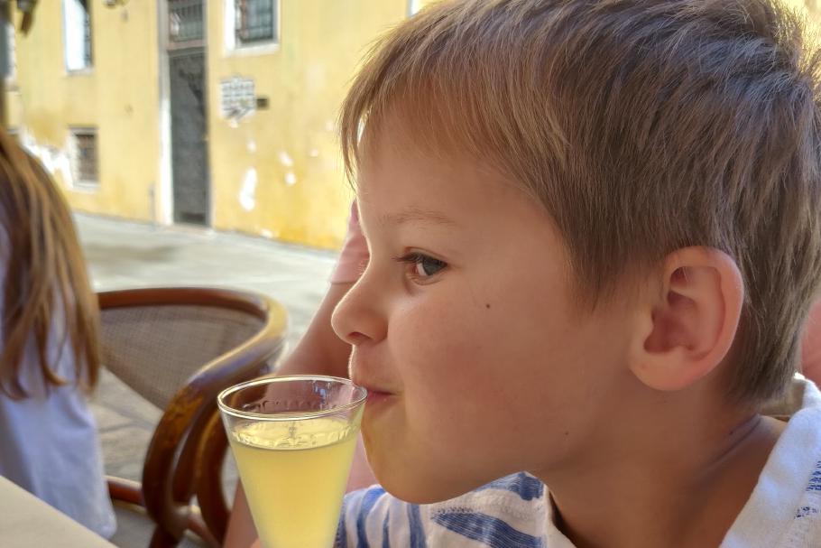 Heh, das ist mein Limoncello!
