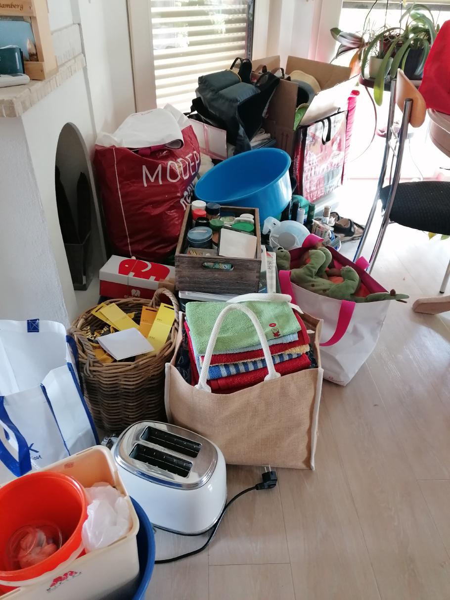 Im Wohnzimmer wirkt der Haufen recht unspektakulär. Ist ja auch nur ein Teil.