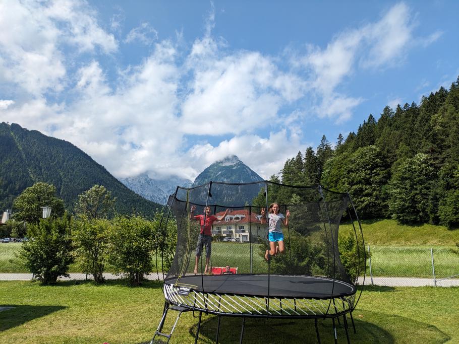 Einsperren hilft nicht, sie hüpfen immer wieder raus