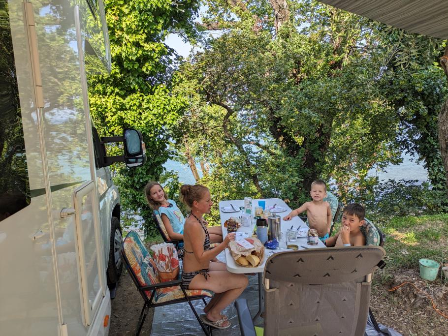 Frühstück mit Seeblick