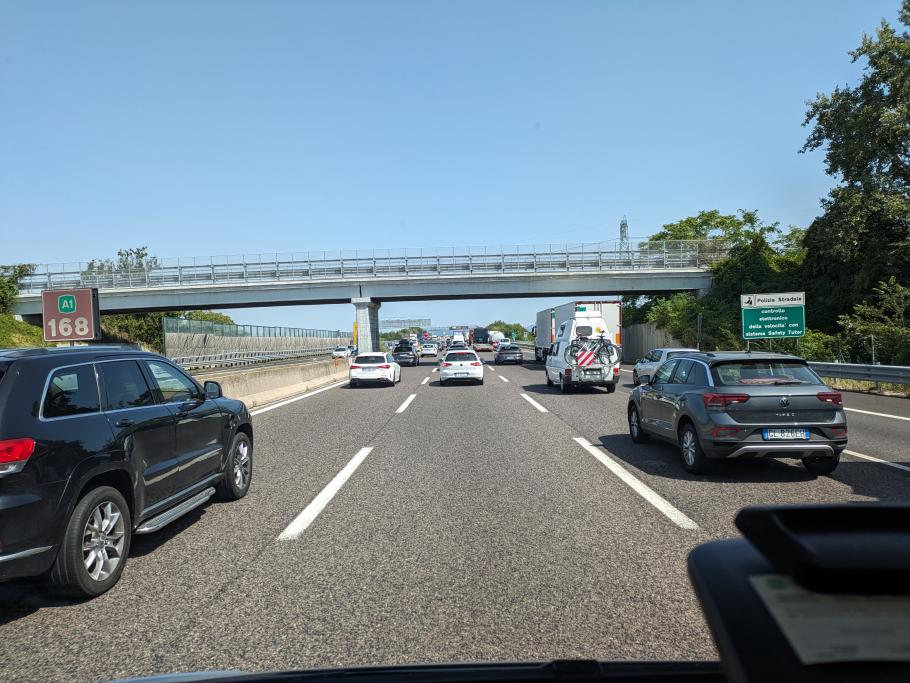 4 Spuren und trotzdem Stau