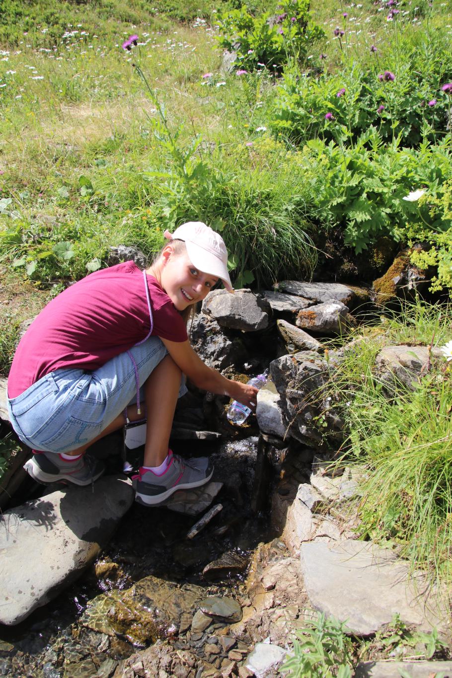 Das Wasser ist kristallklar und kalt