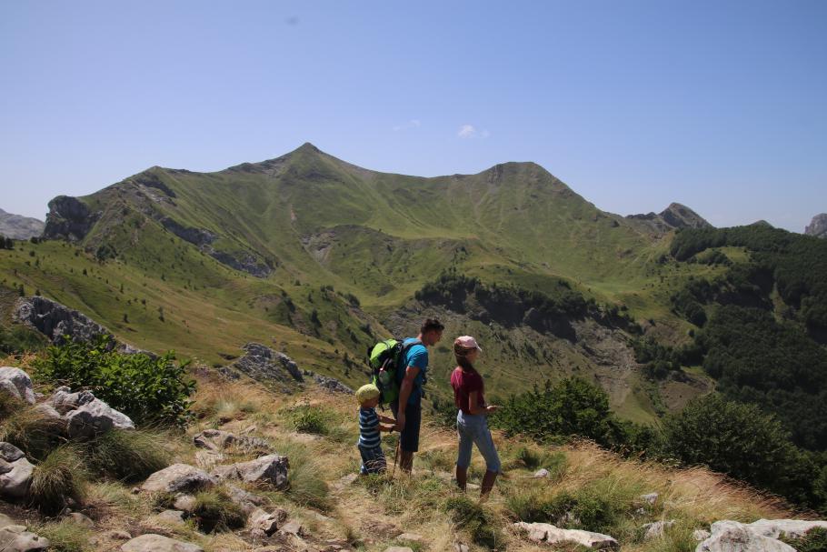 Im Hintergrund sind die Gipfel zu sehen, über die wir heute gewandert sind