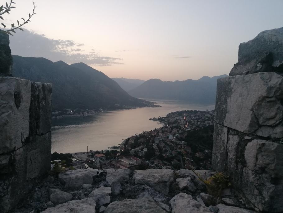 Inzwischen ist die Sonne untergegangen. Die Temperaturen bleiben unverändert