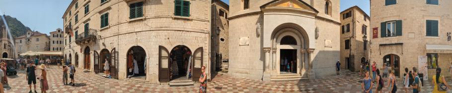 Rundumblick auf einem der vielen kleinen Plätze