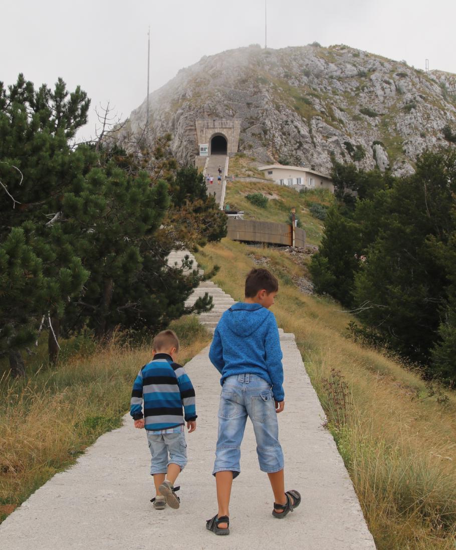 Felix ist noch in Übung und fängt direkt an, die Stufen zu zählen