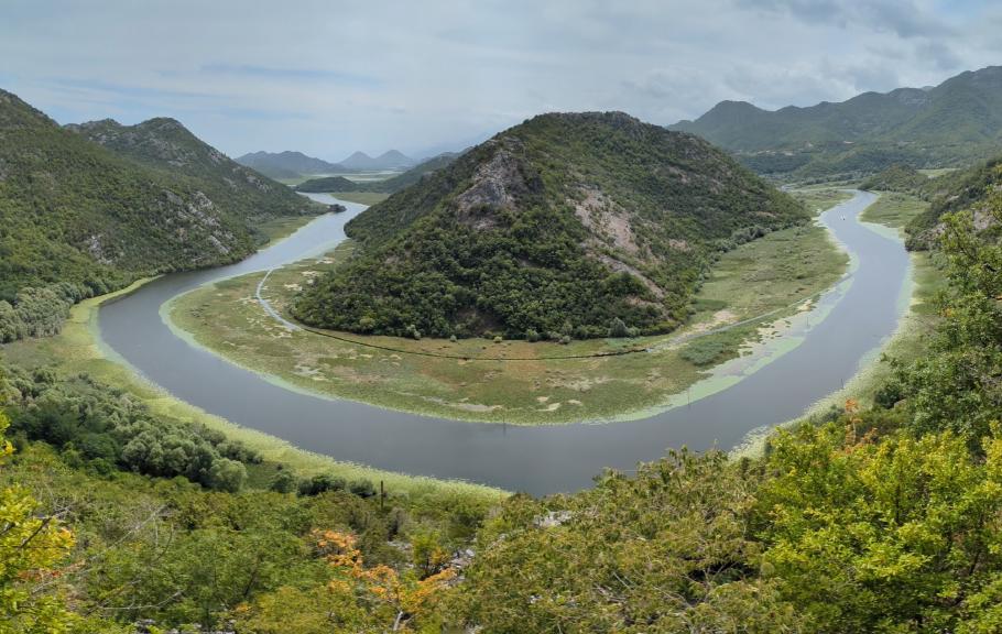 Die komplette Flussbiegung kann ich ein hundert Meter vom &ldquo;offiziellen&rdquo; Aussichtspunkt entfernt fotografieren