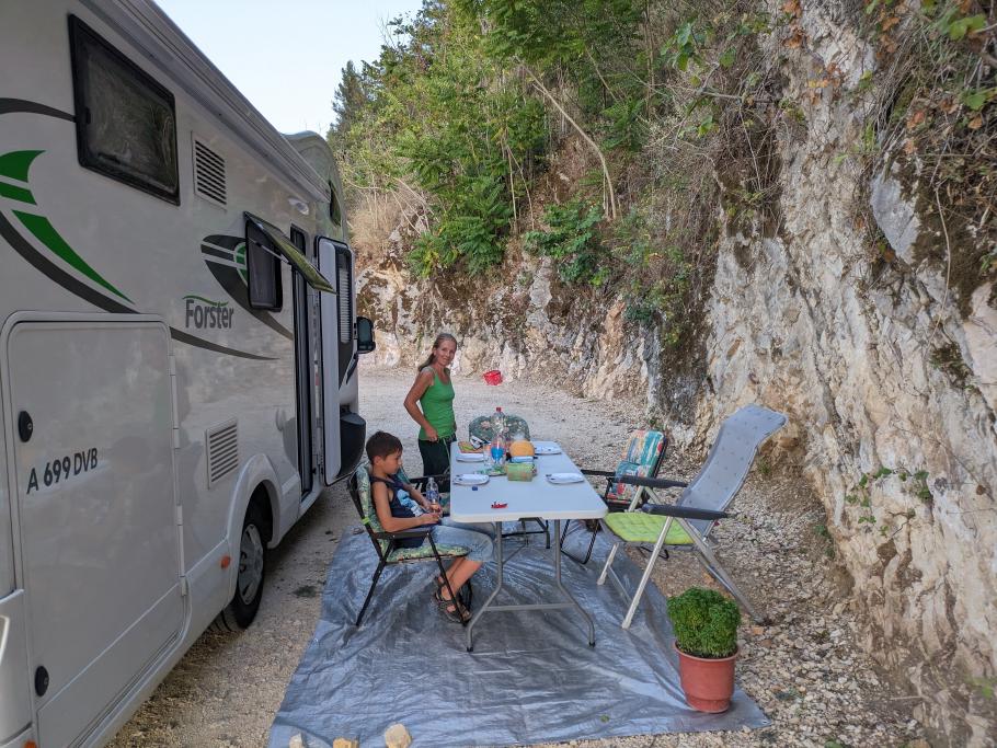 Hier haben wir es ruhiger, als auf den Campingplätzen am Ort