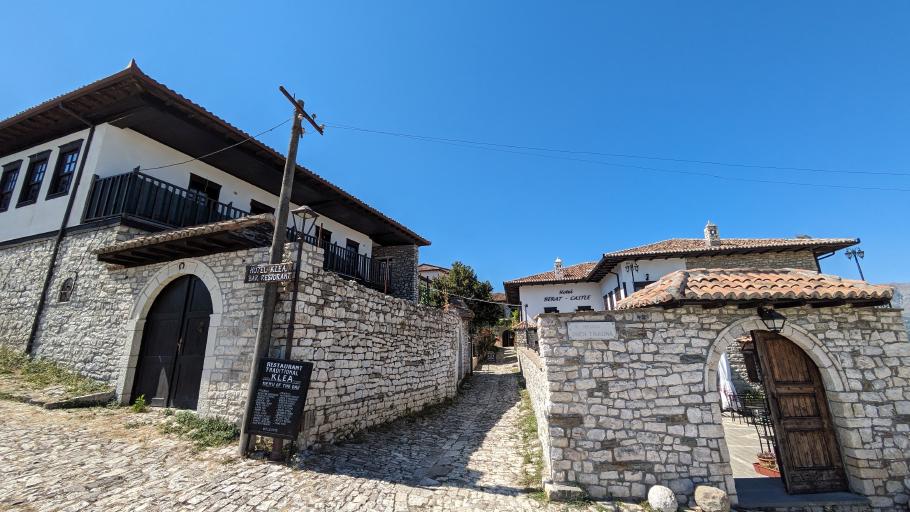 Innerhalb der alten Burgmauern befindet sich ein komplettes Stadtviertel