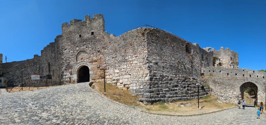 Von der ehemaligen Burgmauer sind nur noch Fragmente erhalten