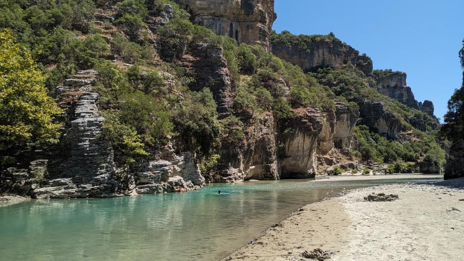 Einmal mit dem Baden angefangen, sind die Kinder nicht mehr aus dem Wasser zu bekommen