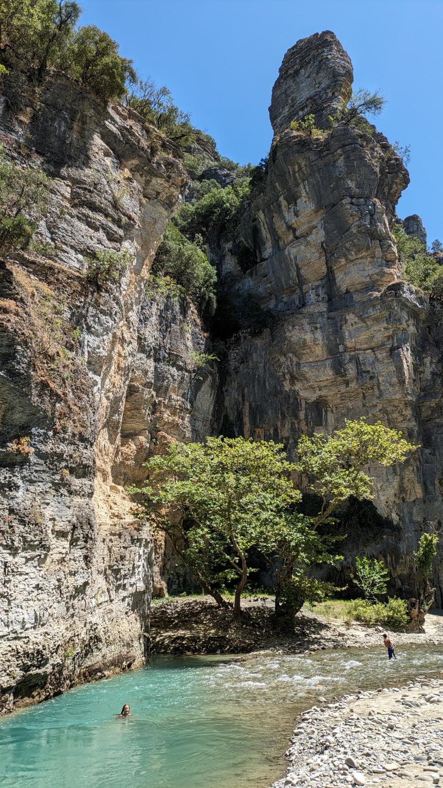Hauptsache, der Felsen da oben hält noch ein wenig