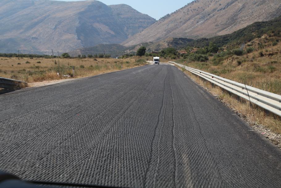 Vor ein paar Minuten hatten wir uns noch über eine tolle neue Straße gefreut