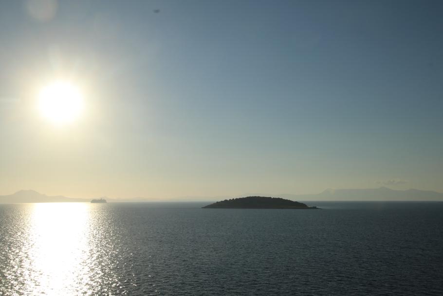 Der Streifen am Horizont ist Korfu