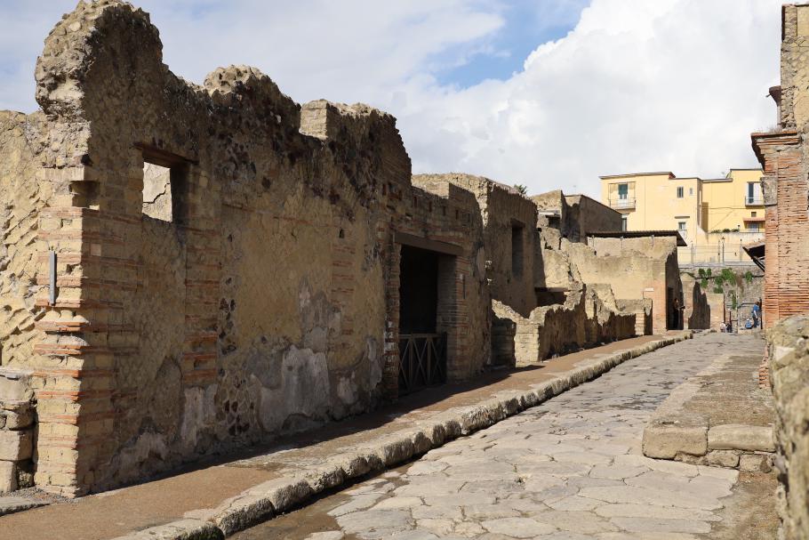 Auf uns wirkt die 2000 Jahre alte Stadt äußerst modern