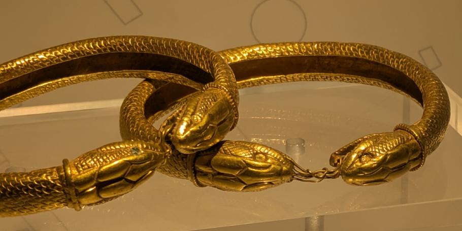 Viele der bei den Ausgrabungen geborgenen Wertgegenstände sind in einer gesonderten Ausstellung zu finden