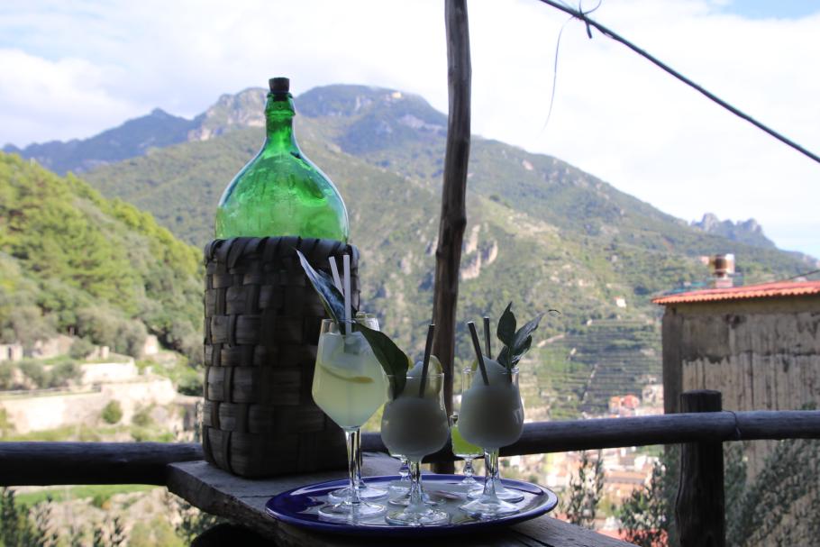 Limoncello pur und gespritz, Zitronensaft und Zitronen-Slushy zum Kaffeetrinken