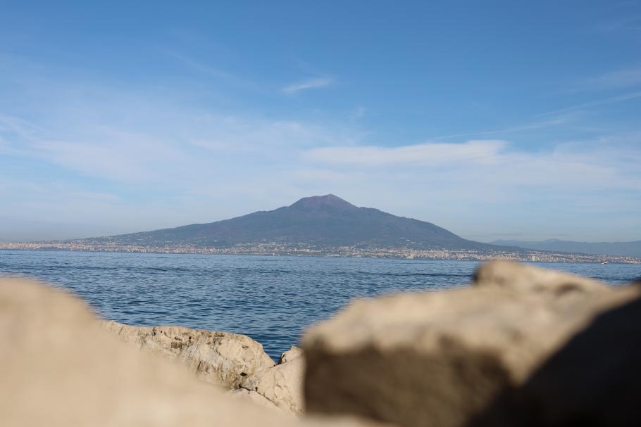 Sollte der Vesuv jetzt ausbrechen, könnten wir das Schauspiel bei einem Glas &ldquo;Limoncello gespritzt&rdquo; anschauen