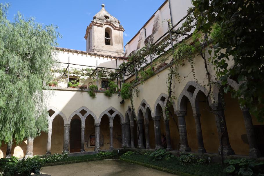 Diese alten Klostergänge verstecken sich unscheinbar hinter einem kleinen Eingang